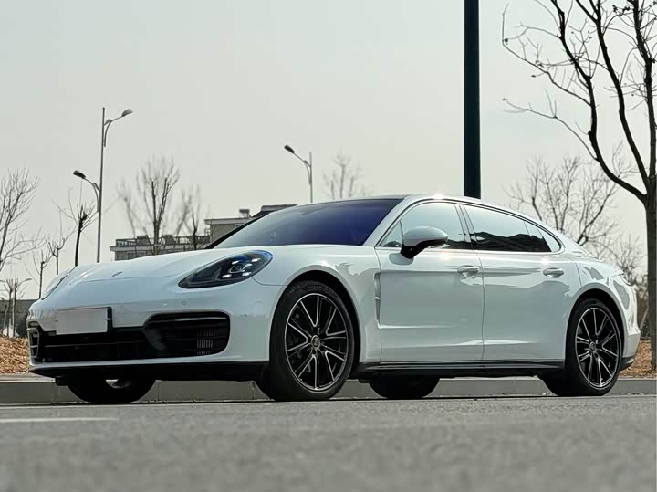 Фото 2 - Porsche Panamera