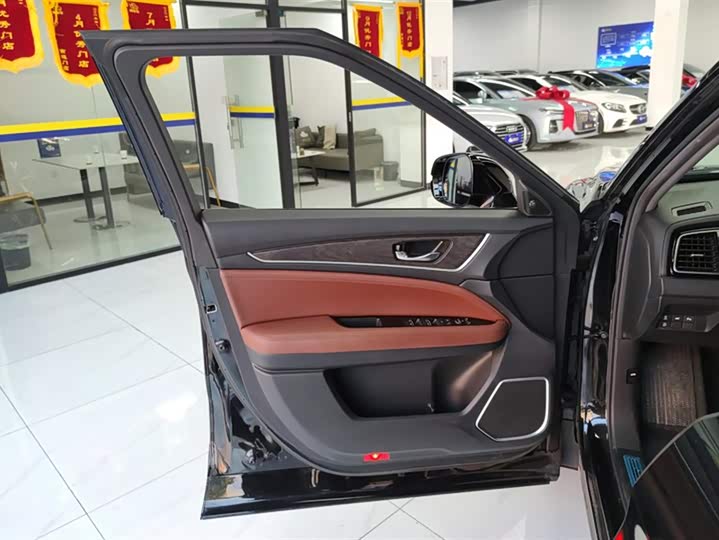 Фото 7 - Honda UR-V