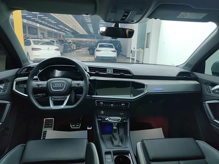Фото 4 - Audi Q3