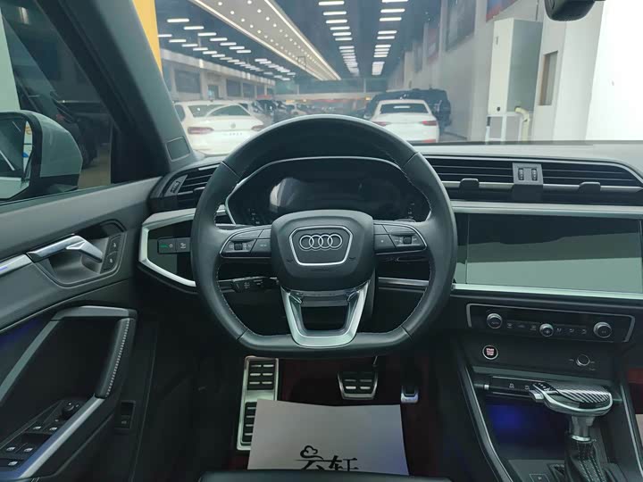 Фото 6 - Audi Q3