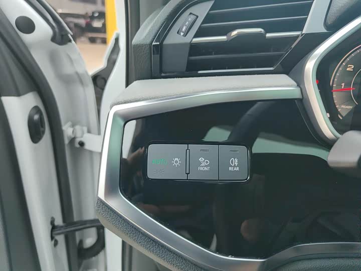 Фото 8 - Audi Q3