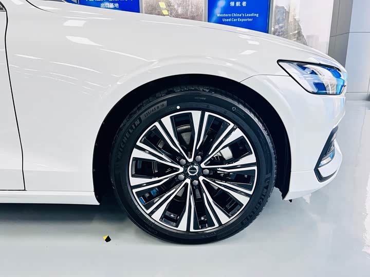 Фото 4 - Volvo S60