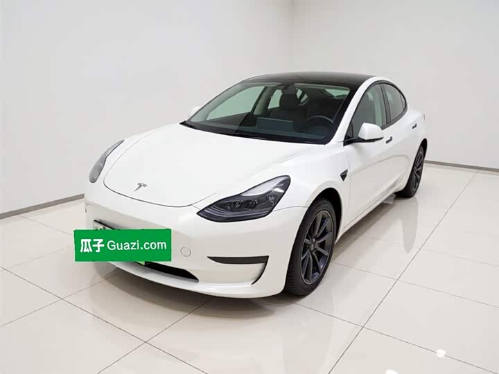 Фото 1 - Tesla Model 3
