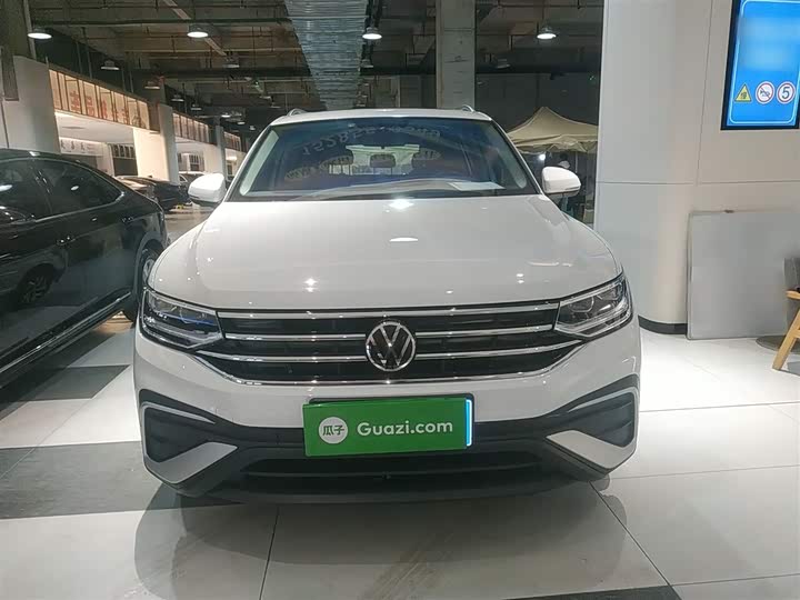 Фото 3 - Volkswagen Tiguan L Pro