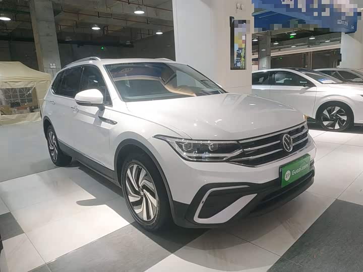 Фото 4 - Volkswagen Tiguan L Pro
