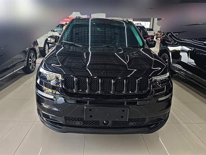 Фото 2 - Jeep Grand Commander