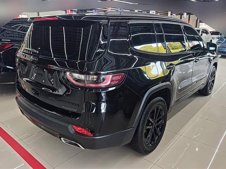 Фото 3 - Jeep Grand Commander