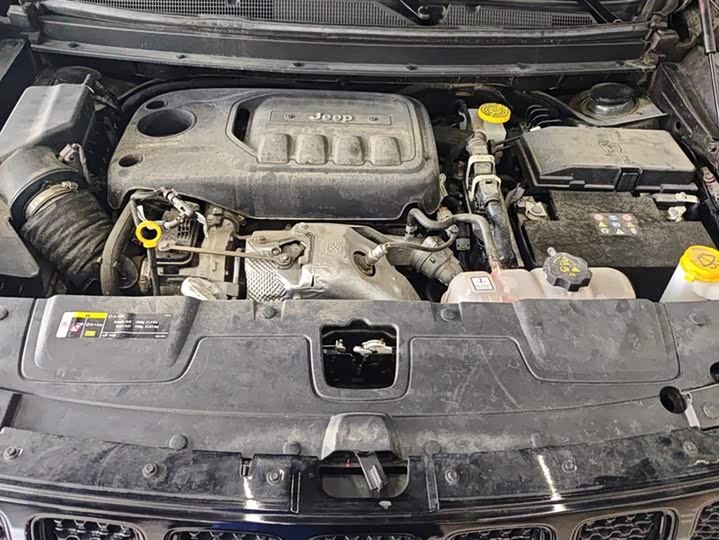 Фото 9 - Jeep Grand Commander