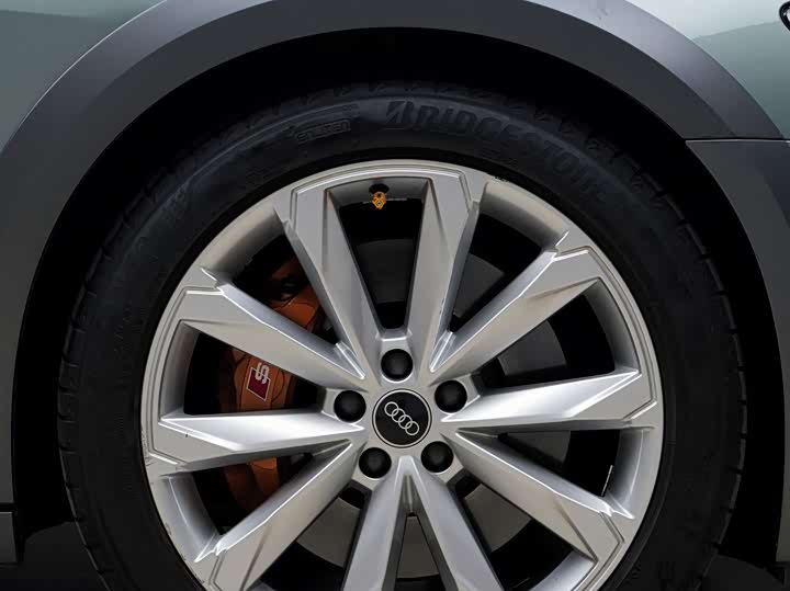 Фото 8 - Audi A6