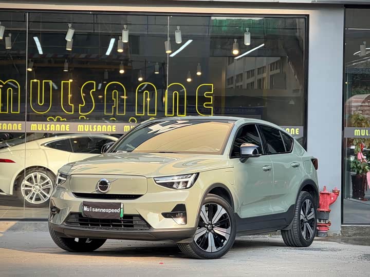 Фото 1 - Volvo C40