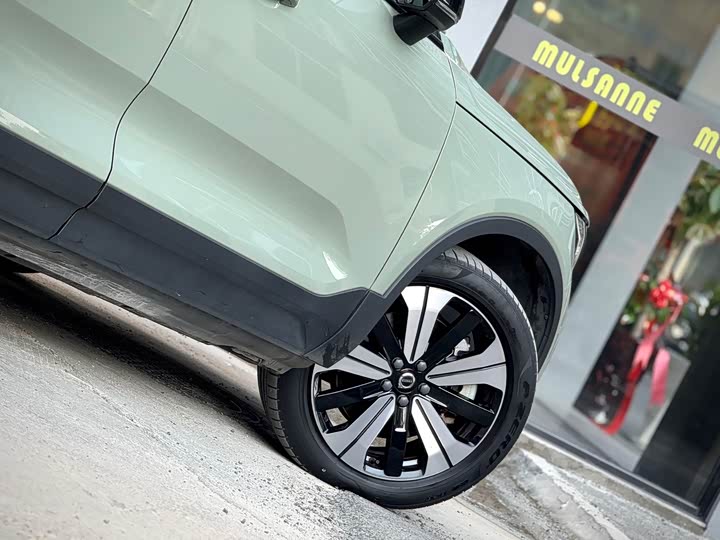 Фото 9 - Volvo C40