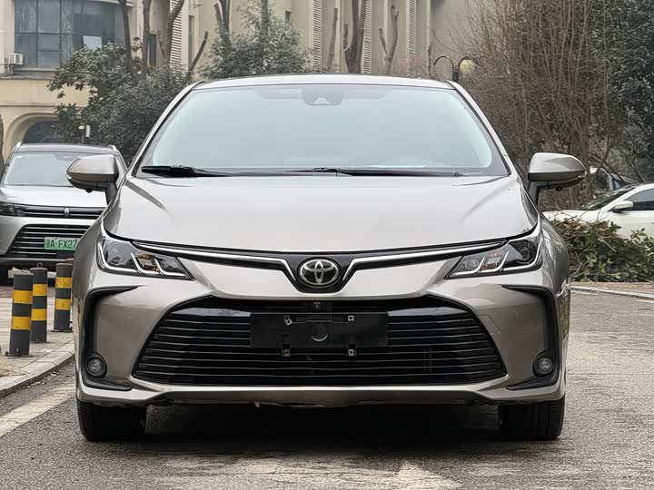 Фото 1 - Toyota Corolla