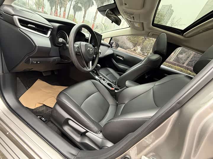 Фото 4 - Toyota Corolla