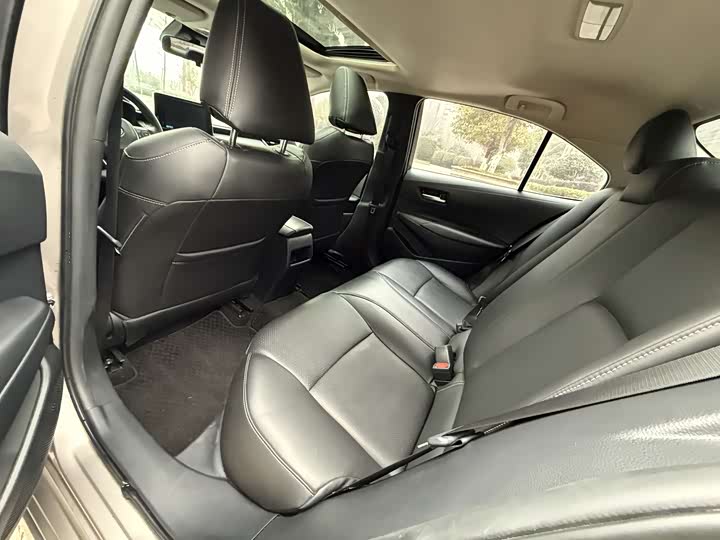 Фото 5 - Toyota Corolla