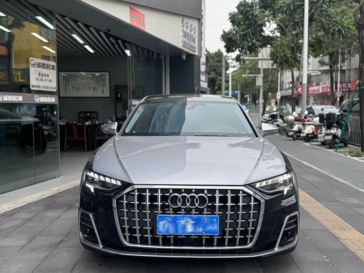 Фото 2 - Audi A8
