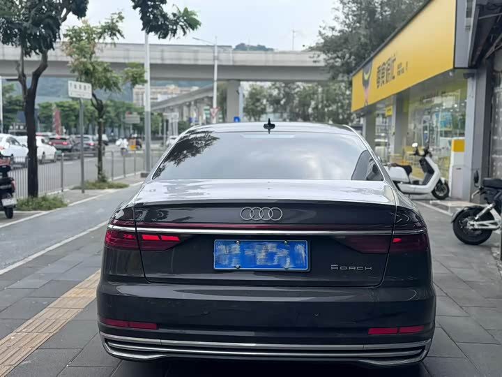 Фото 4 - Audi A8