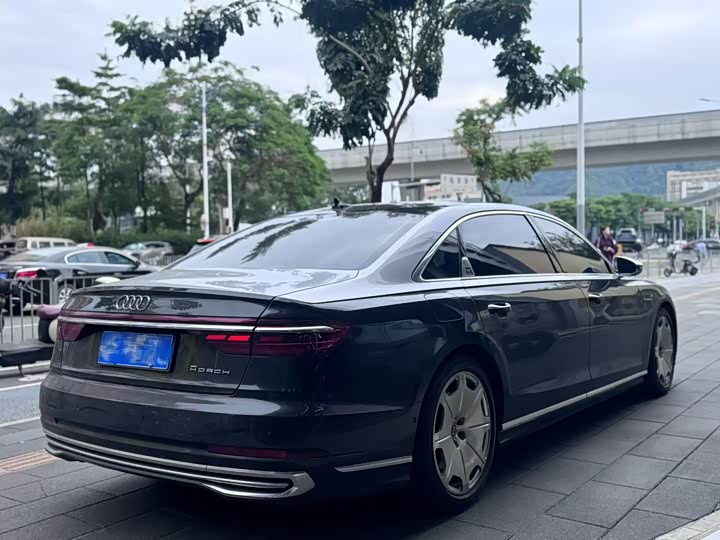 Фото 5 - Audi A8