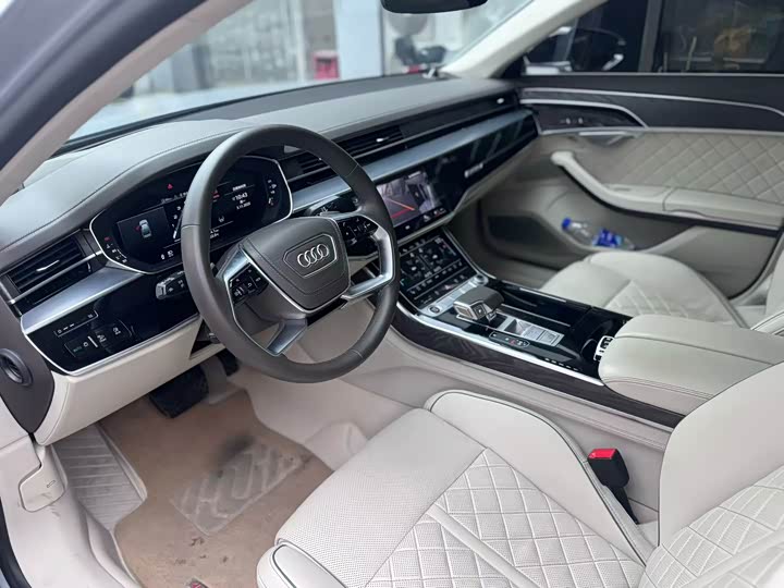 Фото 6 - Audi A8