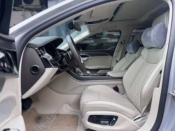 Фото 9 - Audi A8