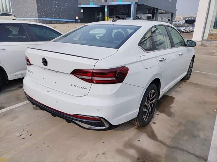 Фото 7 - Volkswagen Lavida