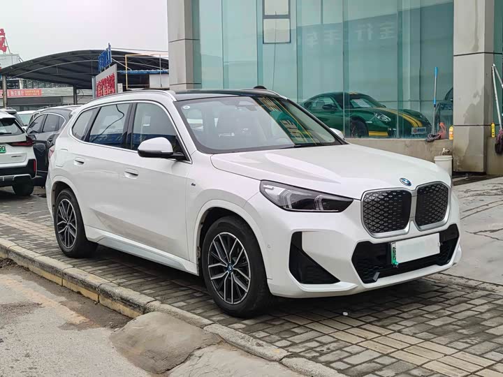 Фото 3 - BMW iX1