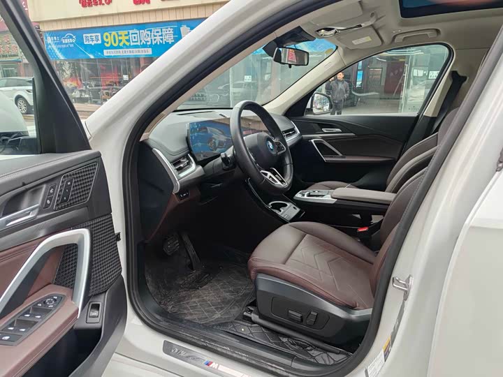 Фото 4 - BMW iX1