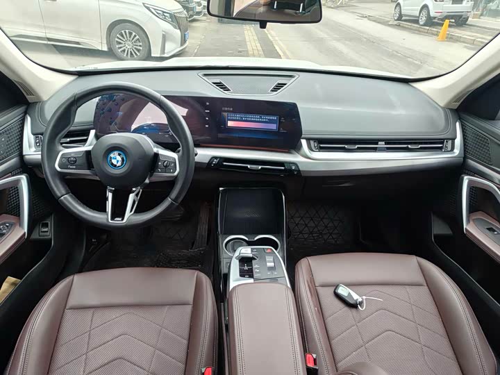 Фото 6 - BMW iX1