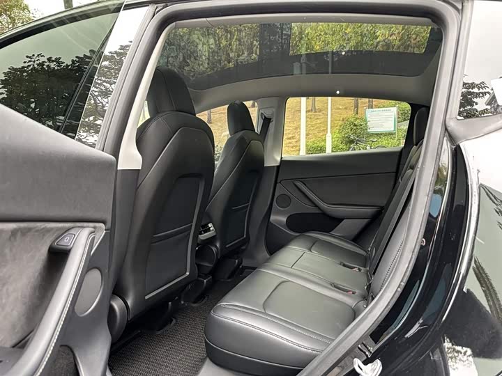 Фото 6 - Tesla Model Y