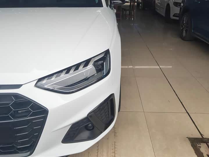 Фото 5 - Audi A4L