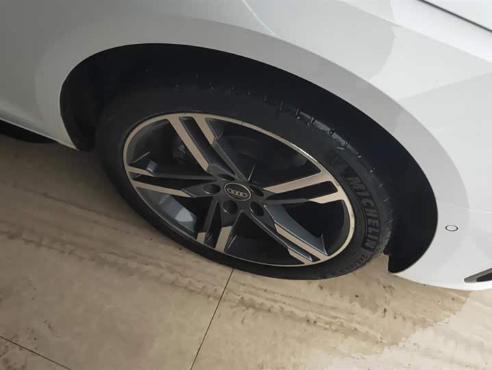 Фото 6 - Audi A4L