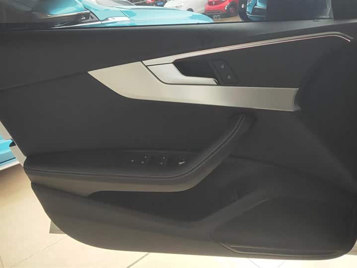 Фото 7 - Audi A4L