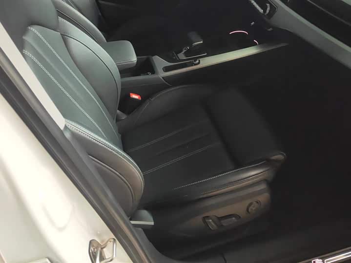 Фото 8 - Audi A4L