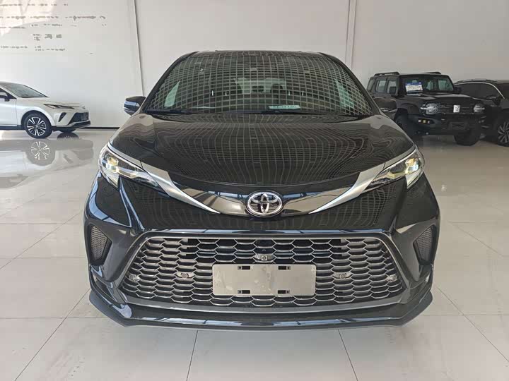 Фото 2 - Toyota Granvia