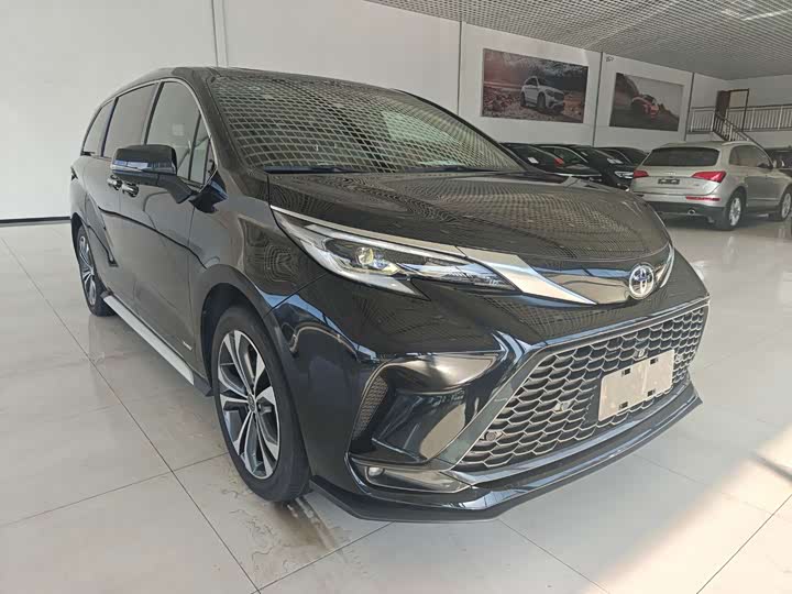 Фото 3 - Toyota Granvia