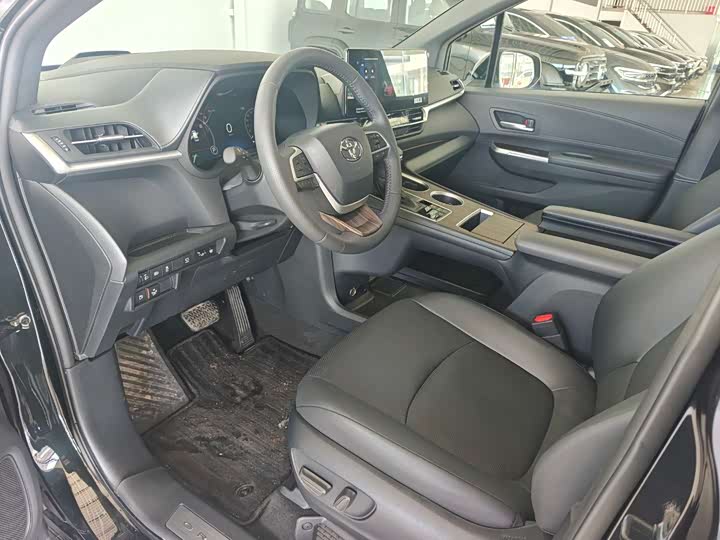 Фото 7 - Toyota Granvia