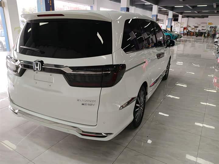 Фото 8 - Honda Elysion