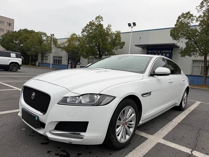 Фото 1 - Jaguar XF L