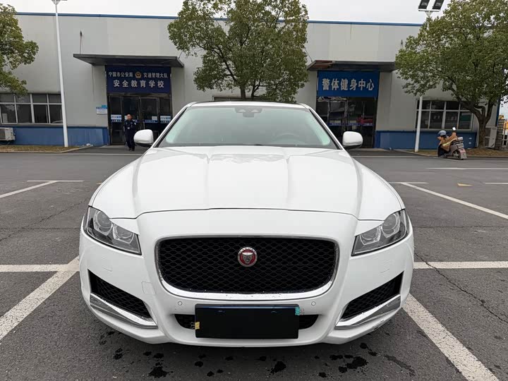 Фото 2 - Jaguar XF L