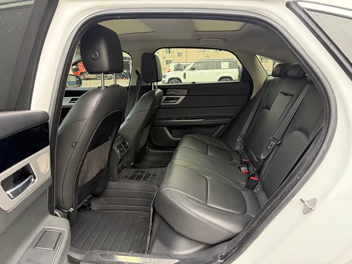 Фото 6 - Jaguar XF L