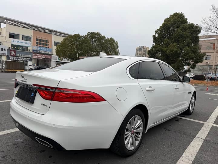 Фото 9 - Jaguar XF L