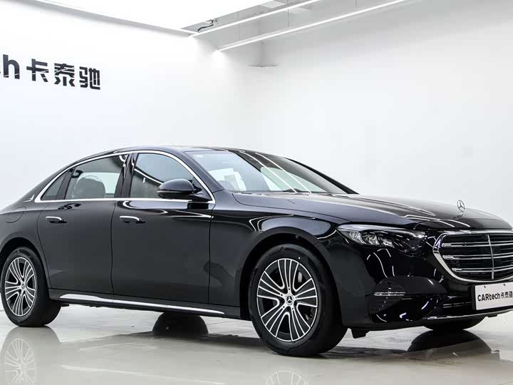 Фото 4 - Mercedes-Benz E-Class