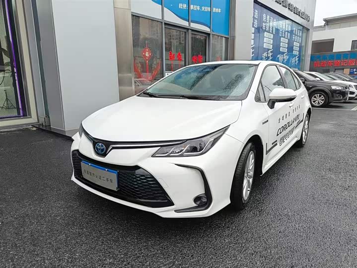 Фото 1 - Toyota Corolla