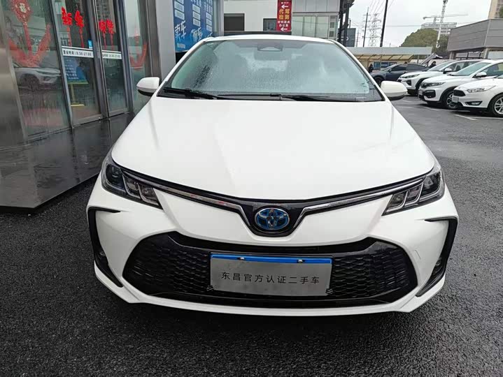 Фото 2 - Toyota Corolla