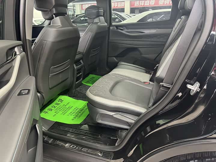 Фото 4 - Ford Edge