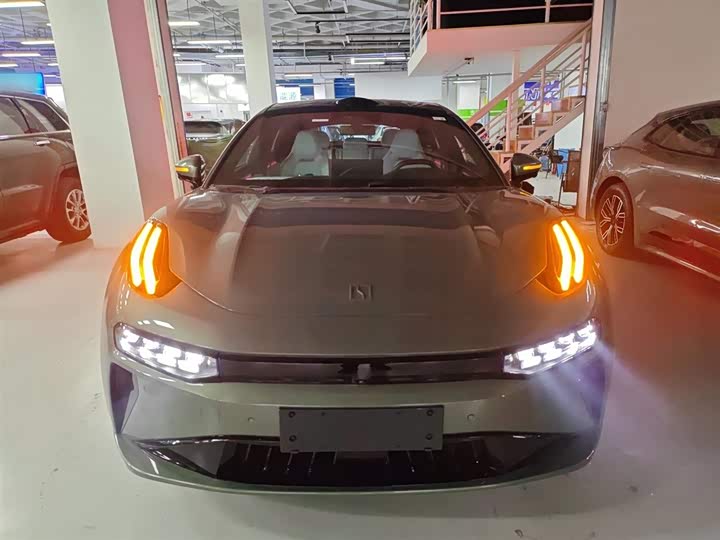 Фото 3 - Zeekr 001