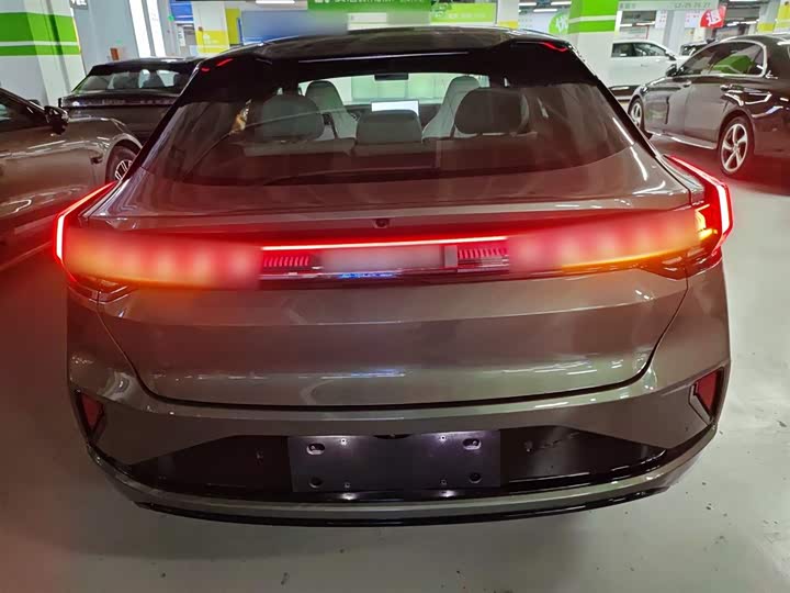 Фото 6 - Zeekr 001