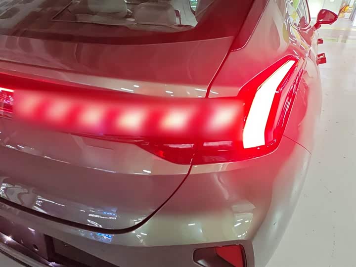 Фото 8 - Zeekr 001