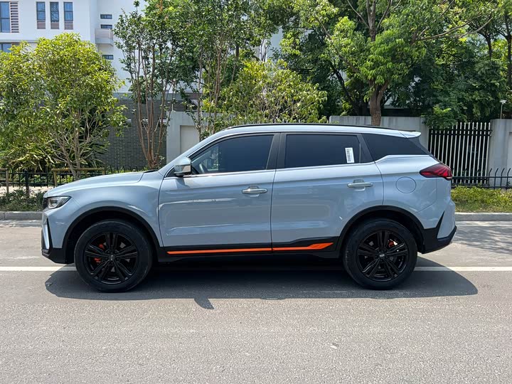 Фото 4 - Geely Atlas