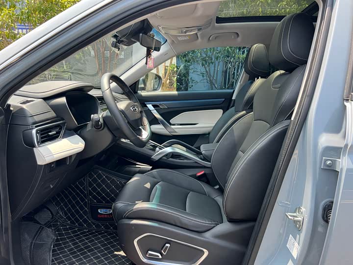 Фото 9 - Geely Atlas