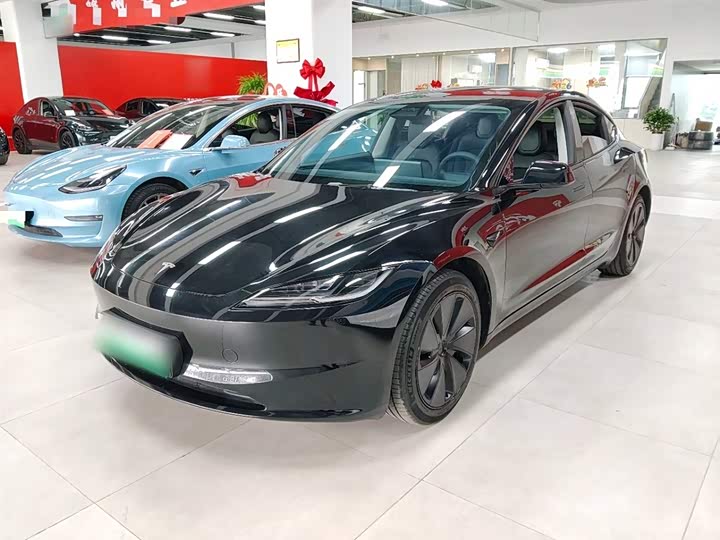 Фото 2 - Tesla Model 3